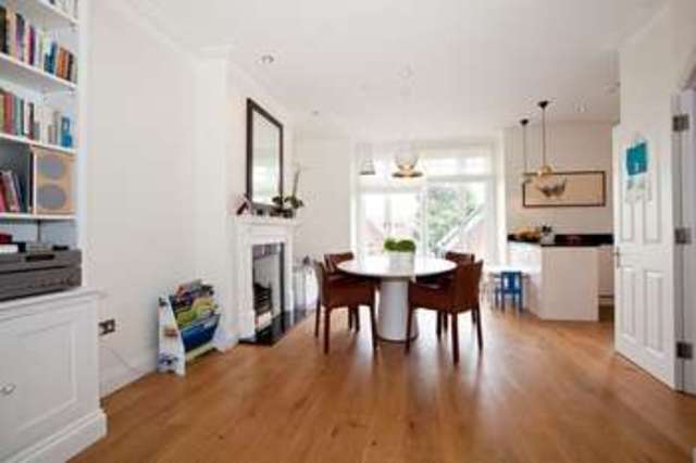  Image of 3 Bedroom Flat for sale at Chiswick, W4 1NJ
