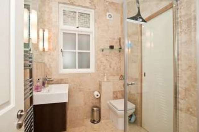  Image of 3 Bedroom Flat for sale at Chiswick, W4 1NJ