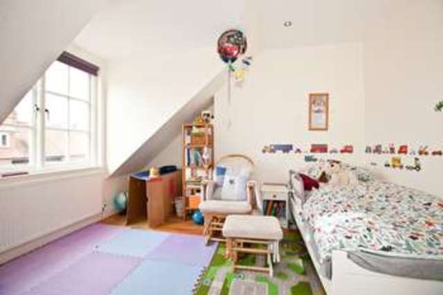  Image of 3 Bedroom Flat for sale at Chiswick, W4 1NJ