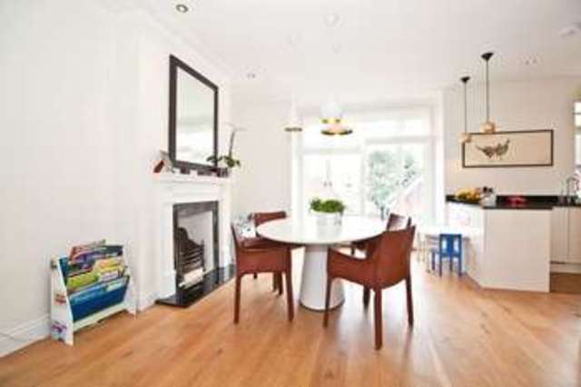  Image of 3 Bedroom Flat for sale at Chiswick, W4 1NJ