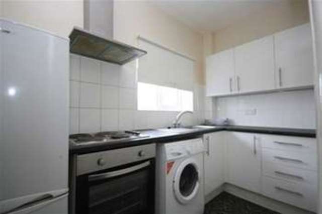  Image of 3 Bedroom Flat to rent at High Road  London, E18 2QL