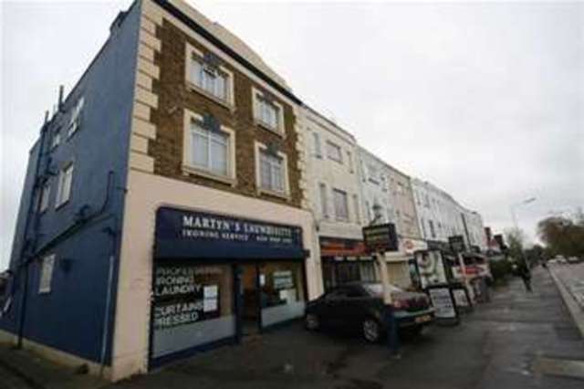  Image of 3 Bedroom Flat to rent at High Road  London, E18 2QL
