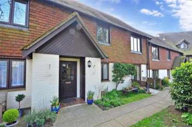  Image of 2 Bedroom Retirement Property for sale at Petersfield Hampshire Petersfield, GU32 3JH