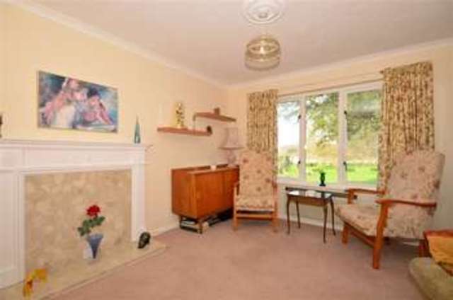  Image of 2 Bedroom Retirement Property for sale at Petersfield Hampshire Petersfield, GU32 3JH