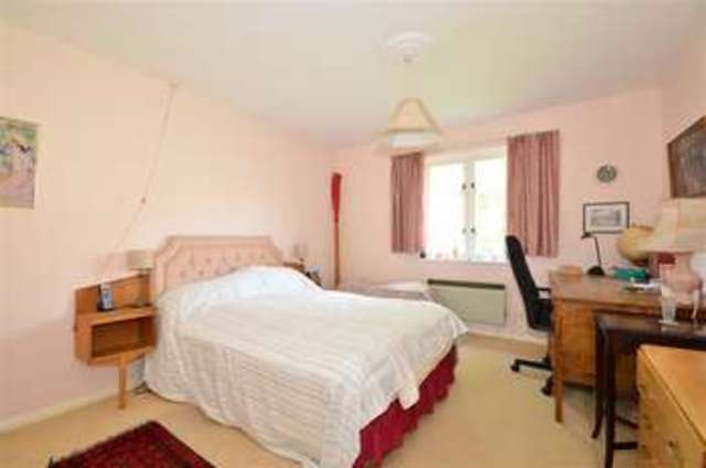  Image of 2 Bedroom Retirement Property for sale at Petersfield Hampshire Petersfield, GU32 3JH