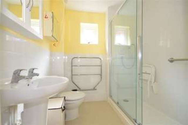  Image of 2 Bedroom Retirement Property for sale at Petersfield Hampshire Petersfield, GU32 3JH