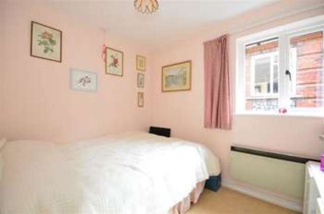  Image of 2 Bedroom Retirement Property for sale at Petersfield Hampshire Petersfield, GU32 3JH