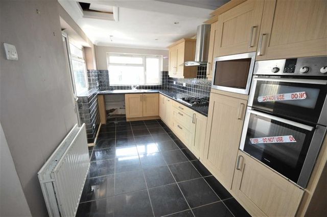  Image of 4 Bedroom Property for sale at Jacomb Close Worcester Worcester, WR2 6SQ