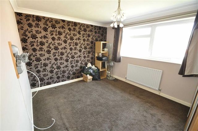  Image of 4 Bedroom Property for sale at Jacomb Close Worcester Worcester, WR2 6SQ