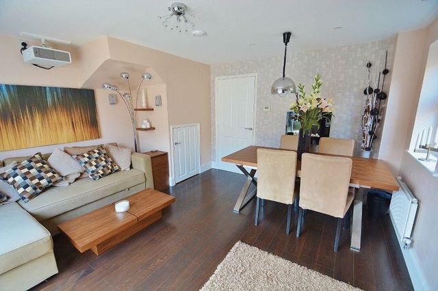  Image of 2 Bedroom Semi-Detached for sale at Kiln Avenue  Chinnor, OX39 4BZ