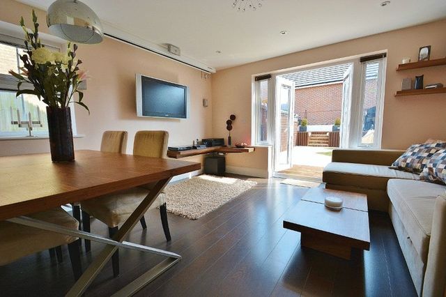  Image of 2 Bedroom Semi-Detached for sale at Kiln Avenue  Chinnor, OX39 4BZ