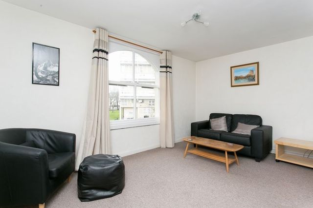 living room Image of 2 Bedroom Flat to rent at Lanark Road London, W9 1NX Image of living room
