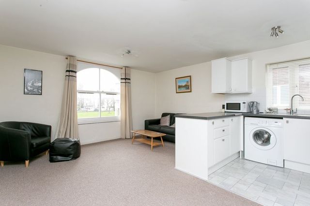  Image of 2 Bedroom Flat to rent at Lanark Road  London, W9 1NX