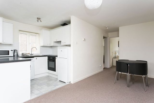  Image of 2 Bedroom Flat to rent at Lanark Road  London, W9 1NX