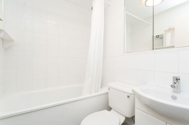  Image of 2 Bedroom Flat to rent at Lanark Road  London, W9 1NX