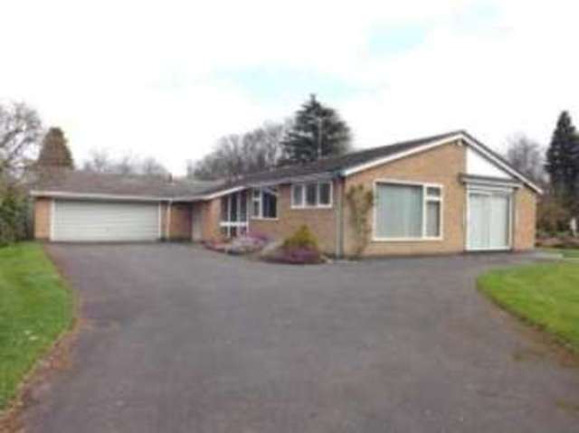  Image of 3 Bedroom Bungalow for sale at Evington Leicester Humberstone, LE5 6GA