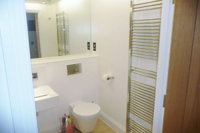  Image of 3 Bedroom Flat to rent at Lea Bridge Road  Hackney, E5 9UB