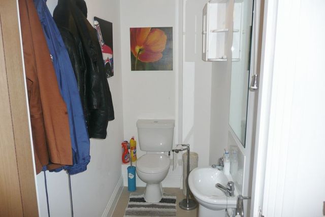  Image of 3 Bedroom Flat to rent at Lea Bridge Road  Hackney, E5 9UB