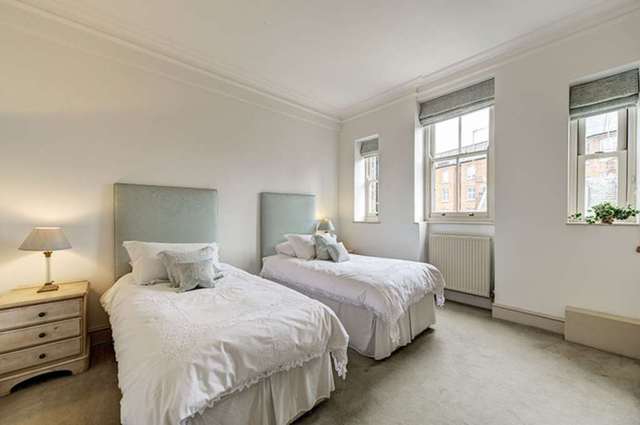  Image of 2 Bedroom Flat for sale at Basil Street Knightsbridge London, SW3 1AW