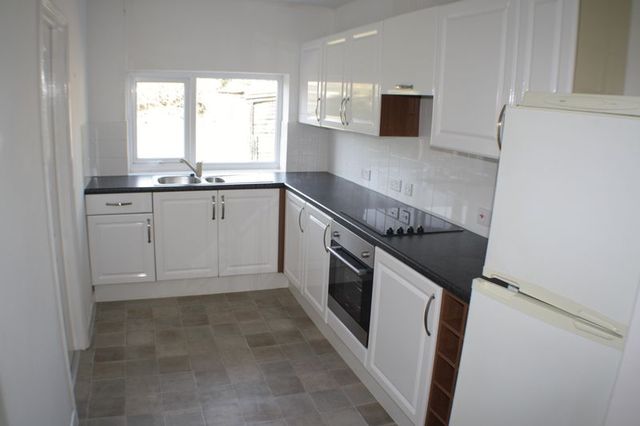  Image of 4 Bedroom Semi-Detached to rent at Loddon Bridge Road Woodley Reading, RG5 4BE