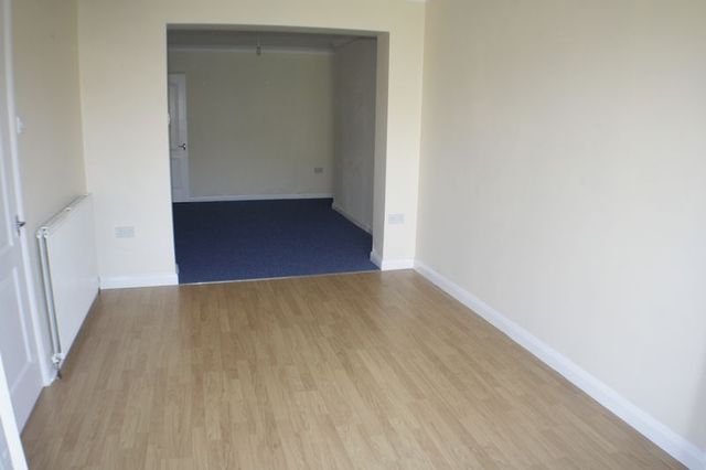  Image of 4 Bedroom Semi-Detached to rent at Loddon Bridge Road Woodley Reading, RG5 4BE