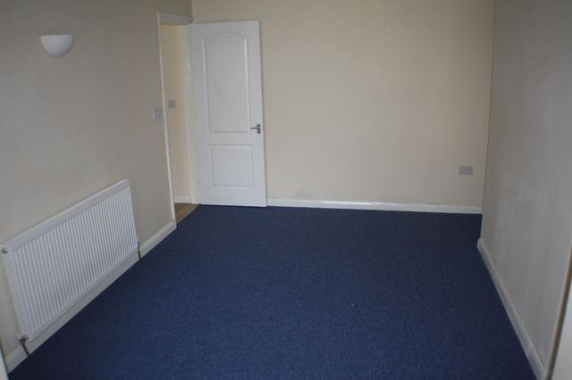  Image of 4 Bedroom Semi-Detached to rent at Loddon Bridge Road Woodley Reading, RG5 4BE