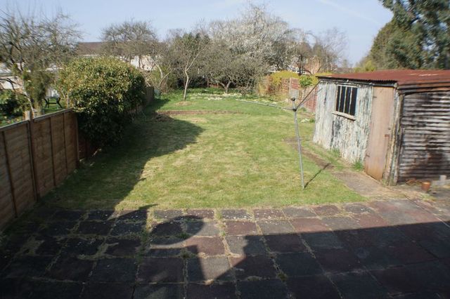 Image of 4 Bedroom Semi-Detached to rent at Loddon Bridge Road Woodley Reading, RG5 4BE