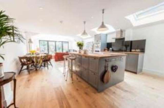  Image of 4 Bedroom Terraced for sale at London  Mortlake, SW14 8JQ
