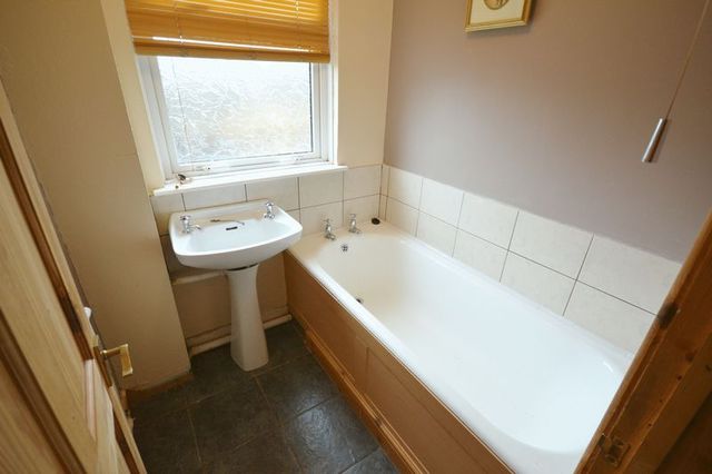  Image of 4 Bedroom Semi-Detached to rent at Maescader  Pencader, SA39 9HQ