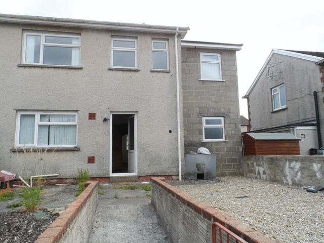  Image of 4 Bedroom Semi-Detached to rent at Maescader  Pencader, SA39 9HQ
