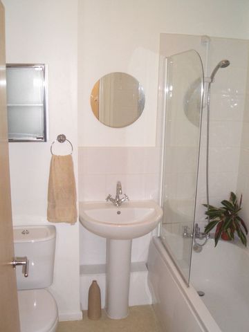 Image of 2 Bedroom Flat to rent at Nightingale Road  Southsea, PO5 3JN