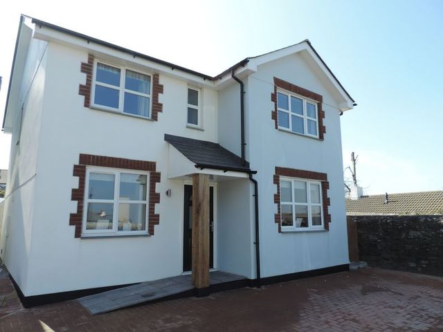  Image of 4 Bedroom Detached for sale at Pednandrea  Redruth, TR15 2HR