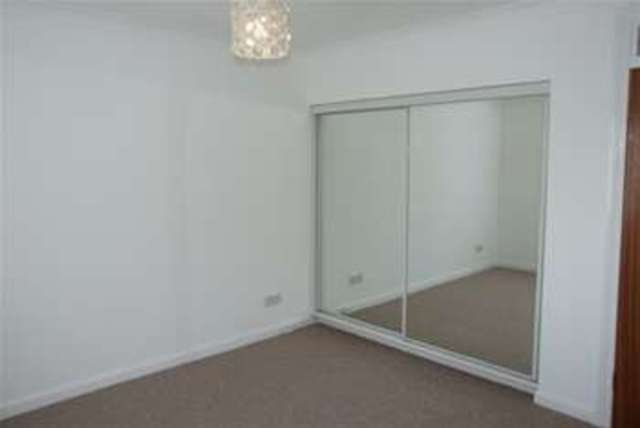  Image of 2 Bedroom Flat to rent at Southend-on-Sea, SS2 6HL