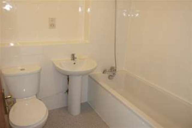  Image of 2 Bedroom Flat to rent at Southend-on-Sea, SS2 6HL