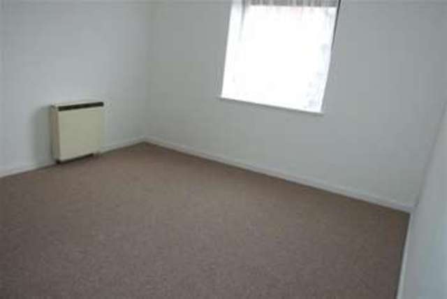  Image of 2 Bedroom Flat to rent at Southend-on-Sea, SS2 6HL