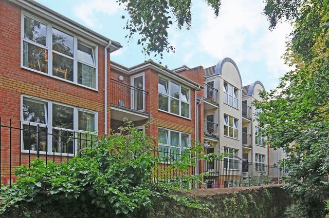  Image of 2 Bedroom Property to rent at Prospect Place St Thomas Exeter, EX4 1JA