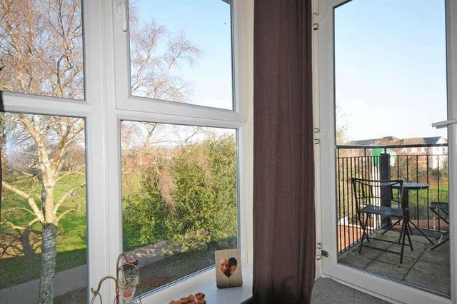  Image of 2 Bedroom Property to rent at Prospect Place St Thomas Exeter, EX4 1JA