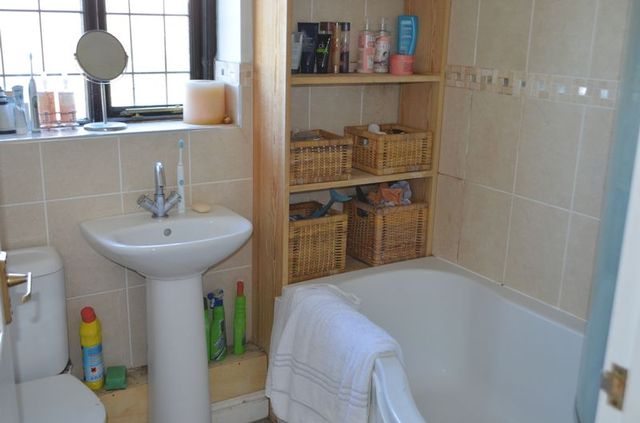  Image of 3 Bedroom Semi-Detached to rent at Rowan Close  Barrow-Upon-Humber, DN19 7SL