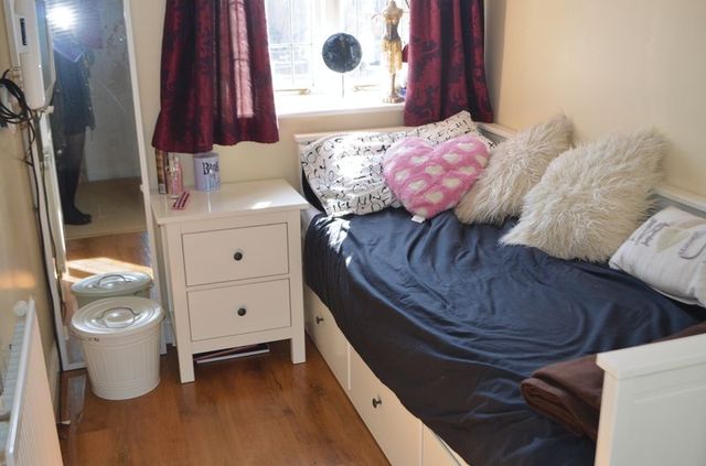  Image of 3 Bedroom Semi-Detached to rent at Rowan Close  Barrow-Upon-Humber, DN19 7SL