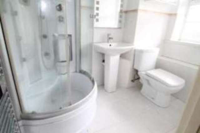  Image of 3 Bedroom Flat for sale at London Road Thornton Heath Norbury, CR7 6HT