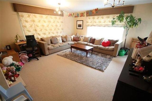  Image of 2 Bedroom Flat for sale at Worthing, BN11 4FE