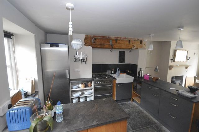  Image of 3 Bedroom Cottage to rent at St James Street  South Petherton, TA13 5BS