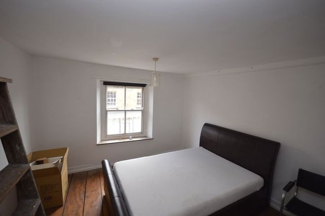  Image of 3 Bedroom Cottage to rent at St James Street  South Petherton, TA13 5BS