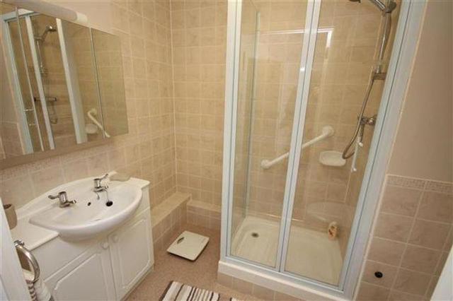  Image of 1 Bedroom Flat for sale at Shoreham-by-Sea, BN43 5AN