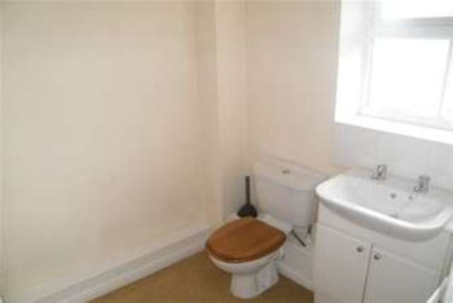  Image of 3 Bedroom Property to rent at Basildon, SS15 4HP