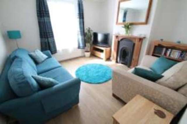  Image of 3 Bedroom Semi-Detached for sale at South Croydon  Sanderstead, CR2 7DB