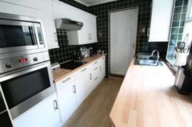  Image of 3 Bedroom Semi-Detached for sale at South Croydon  Sanderstead, CR2 7DB
