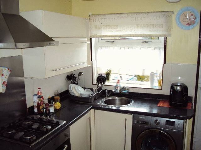  Image of 3 Bedroom Terraced for sale at The Quadrant  Hull, HU6 8NU