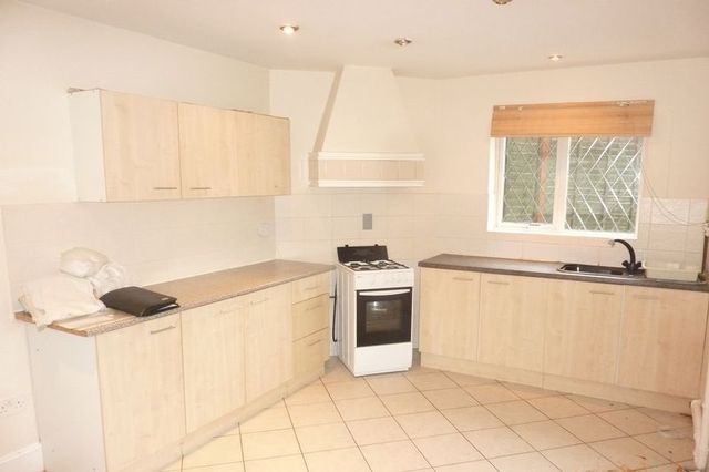  Image of 4 Bedroom Semi-Detached to rent at Trees Road  Walsall, WS1 3JU
