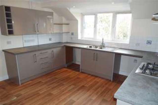  Image of 2 Bedroom Flat to rent at Bournemouth, BH5 1ED